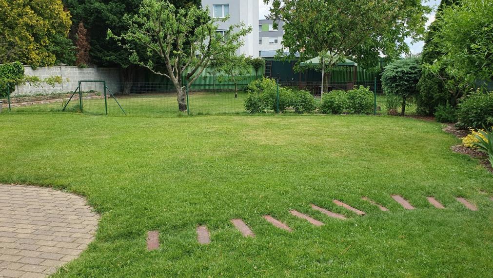 Priestranný rodinný dom s veľkorysým pozemkom v tichej časti centra Malaciek