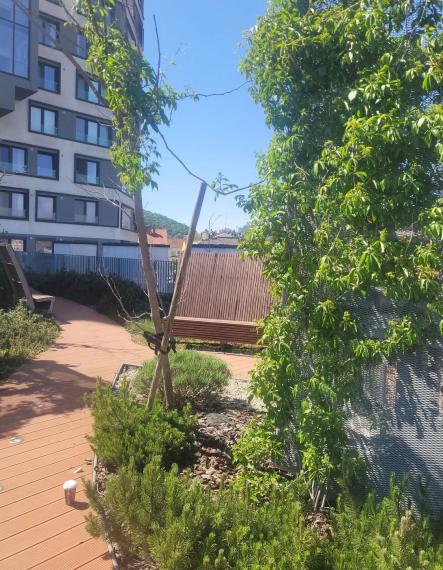 Na predaj moderný 1-izbový byt s veľkým balkónom a strešnou záhradou v projekte Premiere, BA I TOP