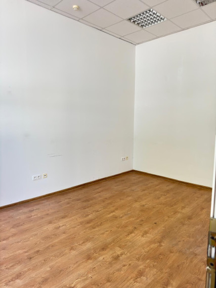  Na prenájom kvalitný obchodný priestor s výmerou 138 m² na ul. Hattalova