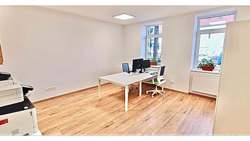 22 m2 kancelária s parkovaním na prenájom - Trenčín