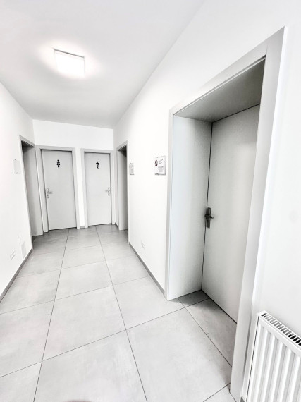 22 m2 kancelária s parkovaním na prenájom - Trenčín
