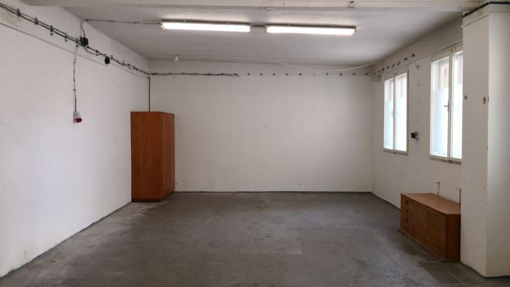 Samostatný skladovo-obchodný priestor s kanceláriou a parkovaním, 67,5m2, BAII - Ružinov