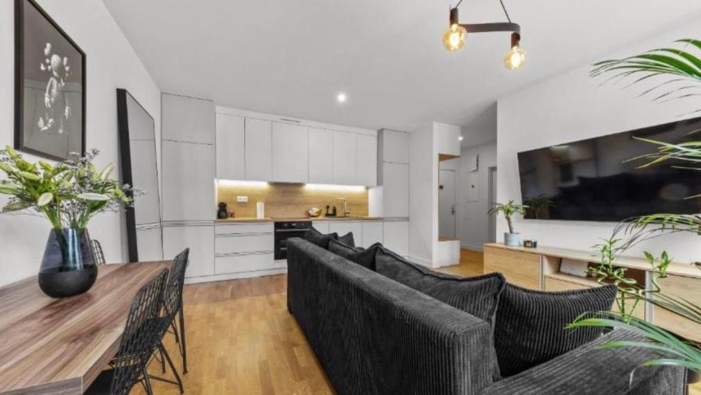 Na prenájom moderný, kompletne zariadený 2-izbový apartmán v novostavbe 