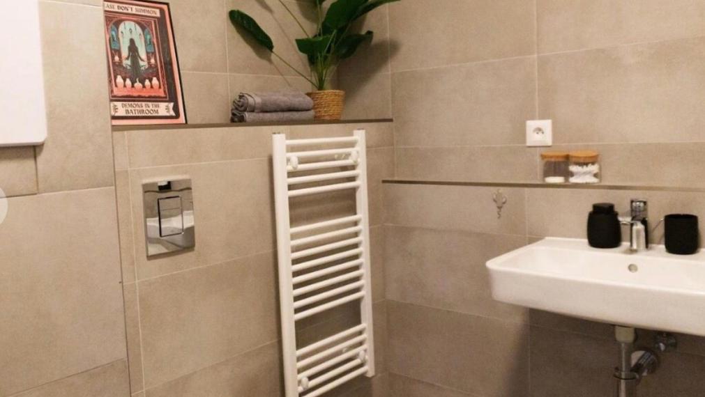 Na prenájom moderný, kompletne zariadený 2-izbový apartmán v novostavbe 