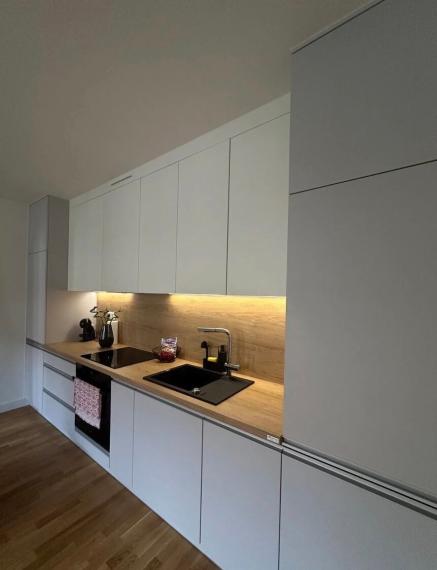 Na prenájom moderný, kompletne zariadený 2-izbový apartmán v novostavbe 