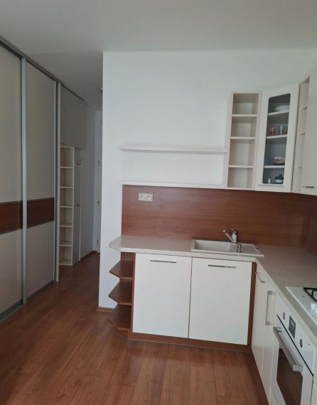Na prenájom slnečný 1-izbový byt - ul. Kadnárova, Bratislava III TOP  