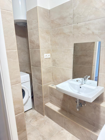 Prenájom 2 izbového apartmánu – Ľudovíta Fullu, Dlhé Diely – 50 m²