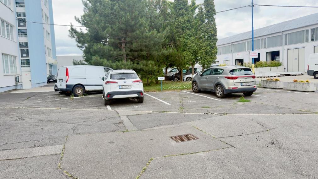 PRENÁJOM – Komerčný priestor 56 m², Panónska cesta, pri OC Danubia