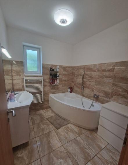 Rodinný dom s bazénom na predaj – Senec, časť Lesopark