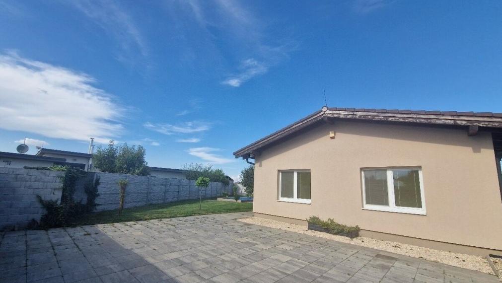 Rodinný dom s bazénom na predaj – Senec, časť Lesopark