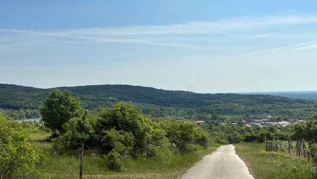 Na predaj rekreačná chatka s veľkým slnečným pozemkom pri Kučišdorskej doline – Pezinok TOP