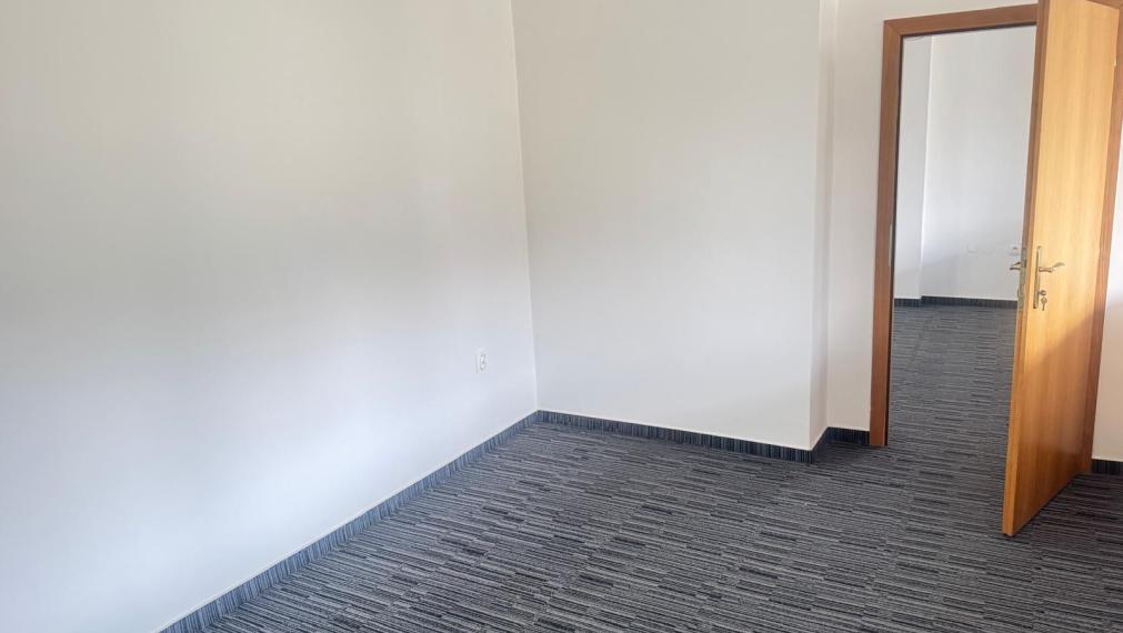 Na prenájom priestranný, nezariadený byt výmerou 87m2 v centre Bratislavy