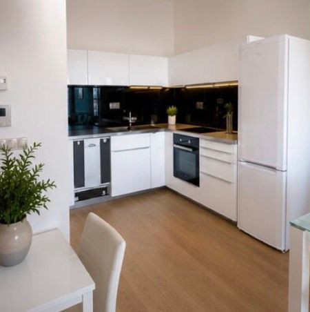 Na prenájom moderný, priestranný a kompletne zariadený 2-izbový byt, Bratislava I TOP