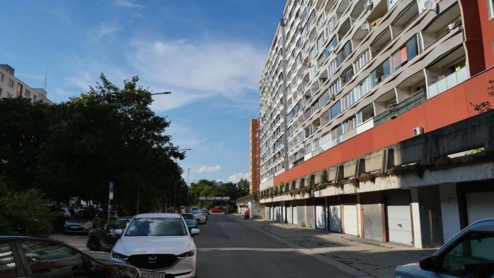 Na predaj 1-izbový byt v osobnom vlastníctve na Holíčskej ulici č. 9 v Bratislave – Petržalka TOP