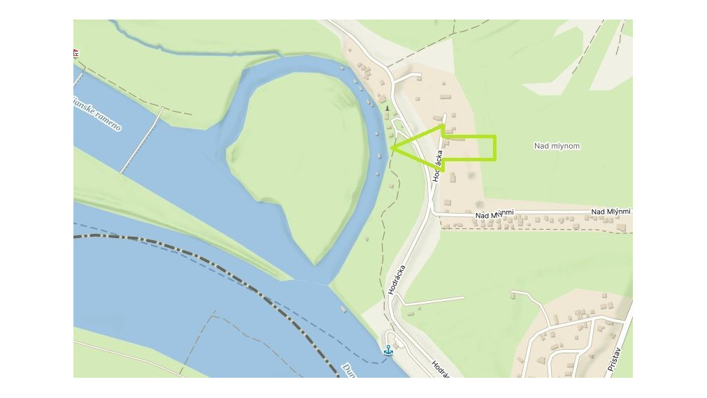 Exkluzívny rekreačný pozemok (500 m²) s prístupom k vode pri ramene Dunaja