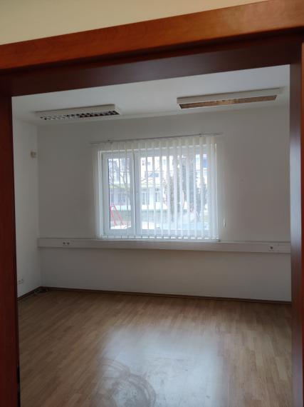Na prenájom priestranný, nezariadený 3-izbový byt s veľkorysou výmerou 90 m², BA II TOP