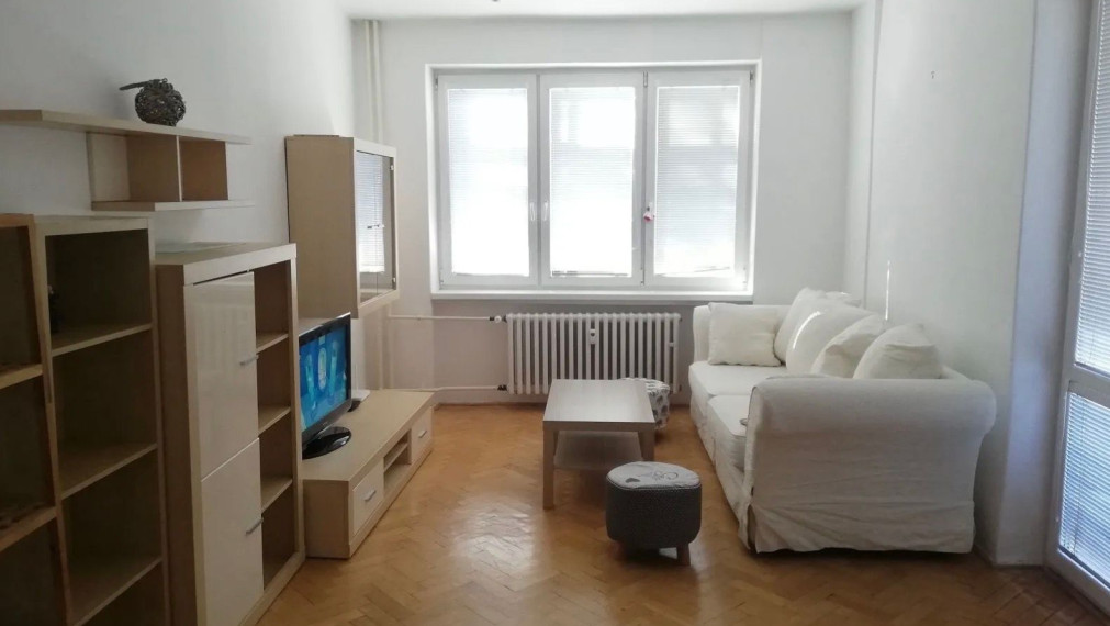 Na prenájom priestranný a slnečný 2-izbový byt na Kyjevskej ulici 