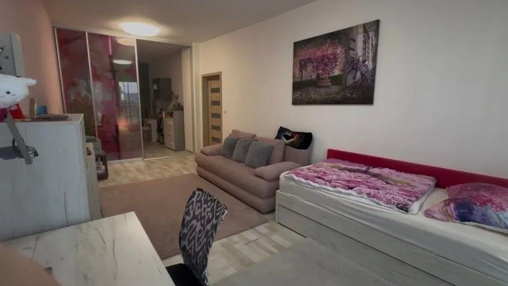 Na predaj priestranný 3-izbový byt po novej kompletnej rekonštrukcii, Bratislava IV TOP