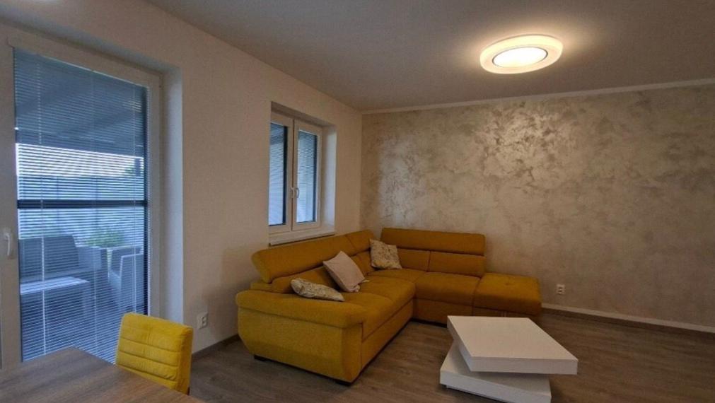  Na prenájom krásny, 3-ročný rodinný dom v obľúbenej a pokojnej lokalite Miloslavov