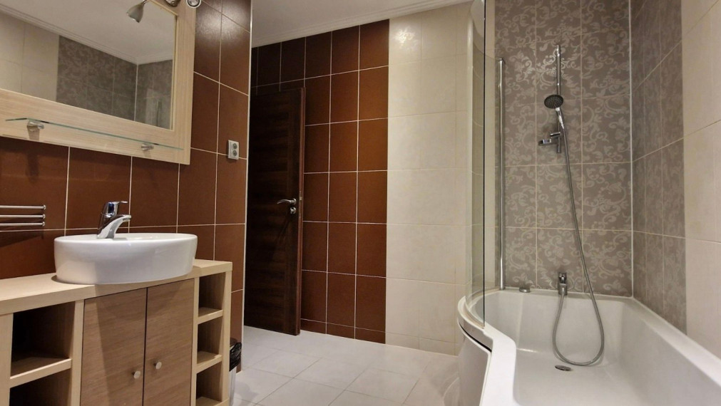 Na dlhodobý prenájom priestranný a svetlý 4-izbový byt s výmerou 120 m2