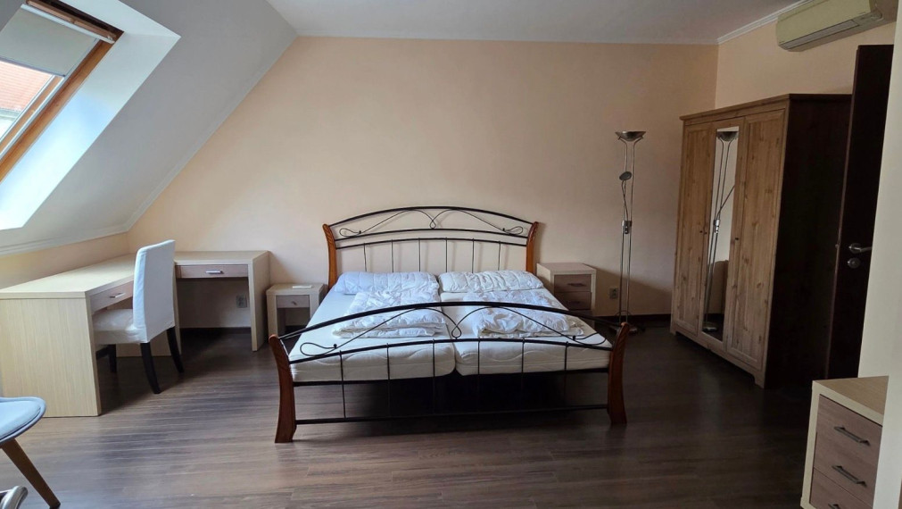 Na dlhodobý prenájom priestranný a svetlý 4-izbový byt s výmerou 120 m2