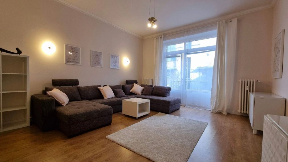 Na prenájom priestranný a svetlý 4,5 izbový byt s výmerou 108 m2 - Bratislava I