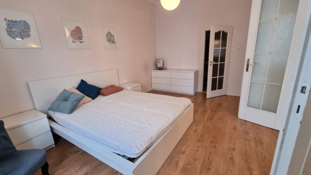 Na prenájom priestranný a svetlý 4,5 izbový byt s výmerou 108 m2 - Bratislava I