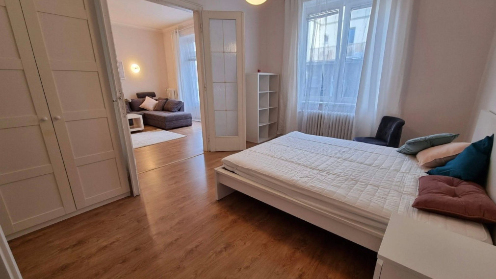 Na prenájom priestranný a svetlý 4,5 izbový byt s výmerou 108 m2 - Bratislava I