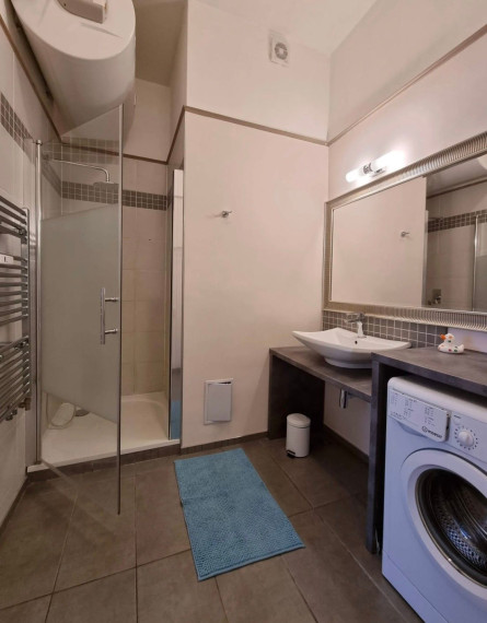 Na prenájom priestranný a svetlý 4,5 izbový byt s výmerou 108 m2 - Bratislava I