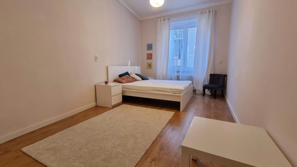 Na prenájom priestranný a svetlý 4,5 izbový byt s výmerou 108 m2 - Bratislava I