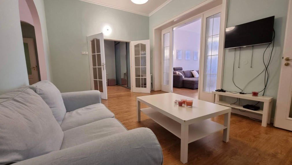 Na prenájom priestranný a svetlý 4,5 izbový byt s výmerou 108 m2 - Bratislava I