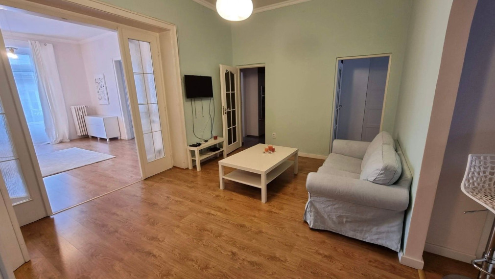 Na prenájom priestranný a svetlý 4,5 izbový byt s výmerou 108 m2 - Bratislava I