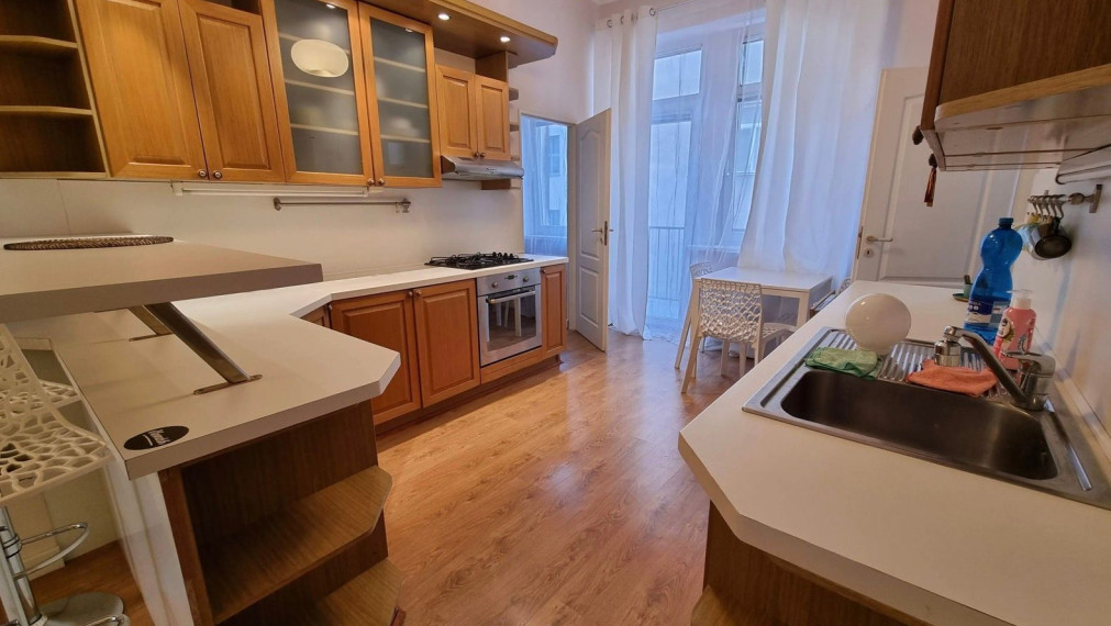 Na prenájom priestranný a svetlý 4,5 izbový byt s výmerou 108 m2 - Bratislava I