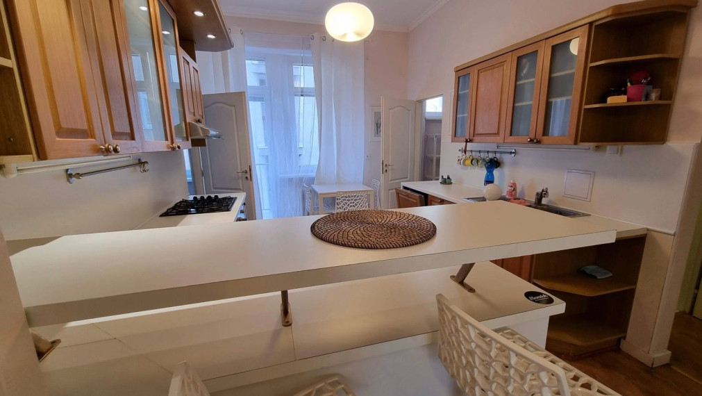 Na prenájom priestranný a svetlý 4,5 izbový byt s výmerou 108 m2 - Bratislava I