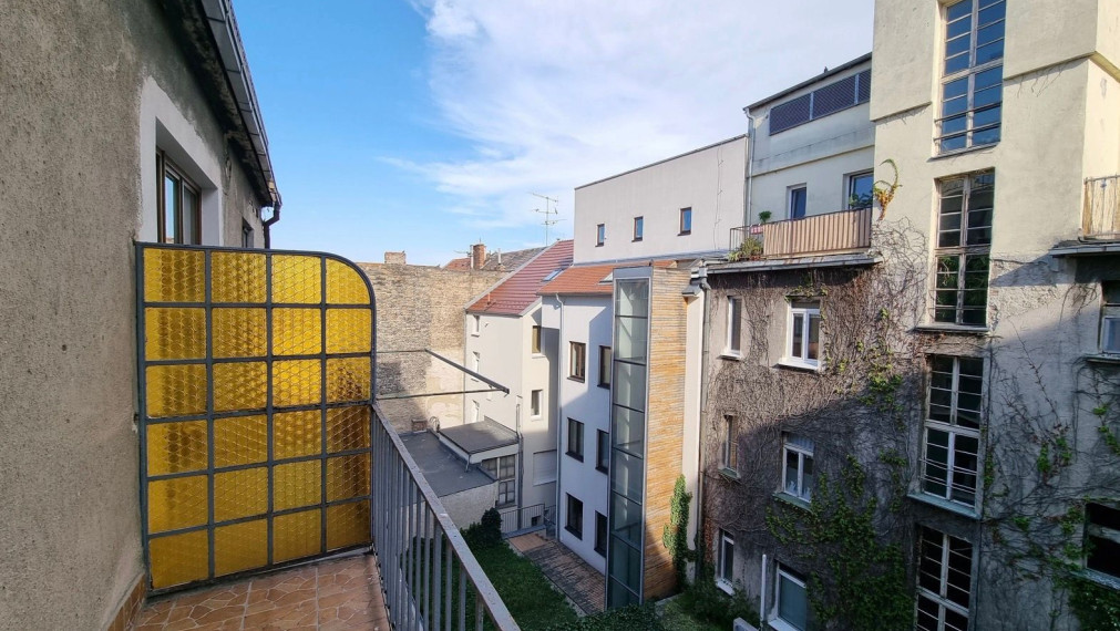 Na prenájom priestranný a svetlý 4,5 izbový byt s výmerou 108 m2 - Bratislava I