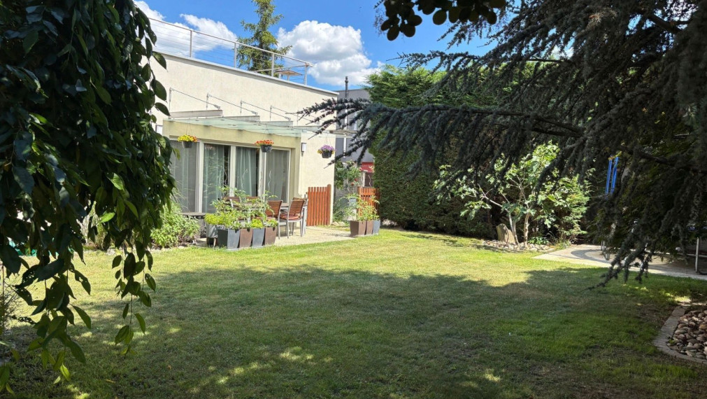 Na predaj priestranný, čiastočne zrekonštruovaný 5-izbový rodinný dom o rozlohe 227m2