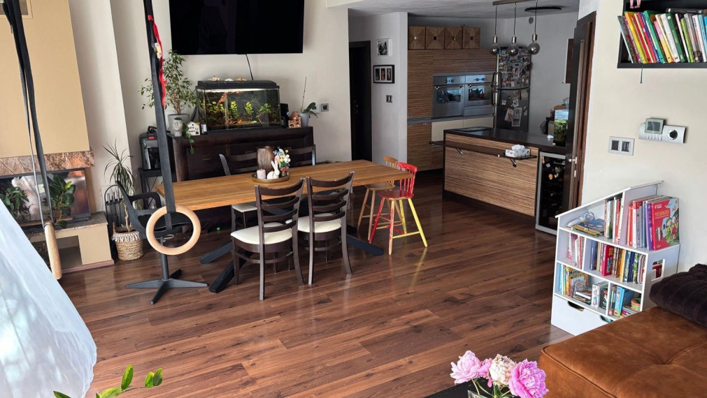 Na predaj priestranný, čiastočne zrekonštruovaný 5-izbový rodinný dom o rozlohe 227m2