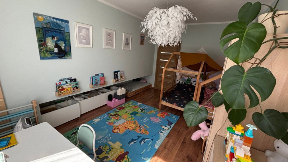 Na predaj priestranný, čiastočne zrekonštruovaný 5-izbový rodinný dom o rozlohe 227m2
