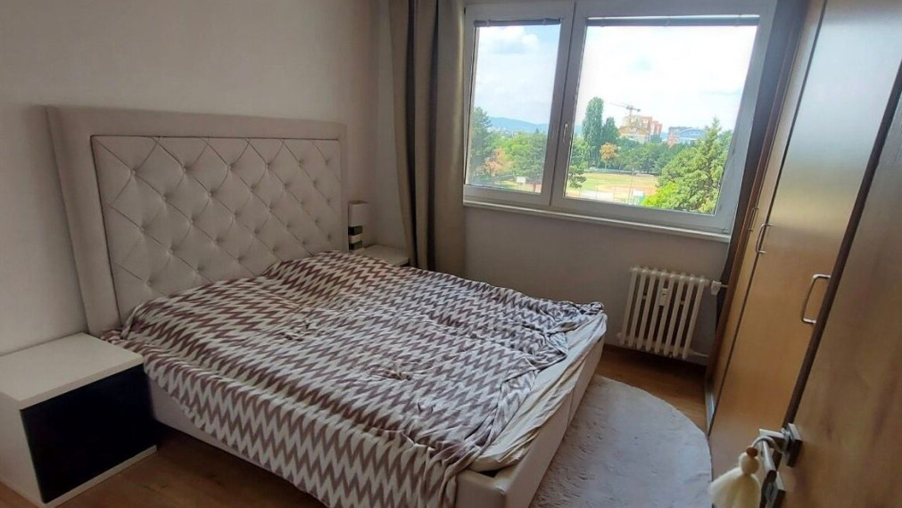 Na dlhodobý prenájom priestranný a kompletne zrekonštruovaný 3-izbový byt, BA II TOP