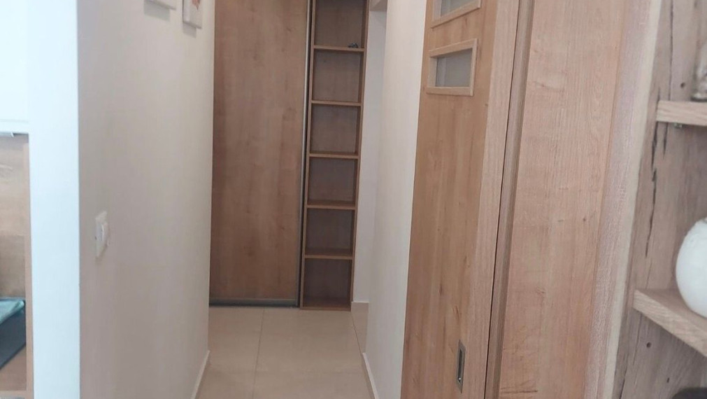 Na dlhodobý prenájom priestranný a kompletne zrekonštruovaný 3-izbový byt, BA II TOP