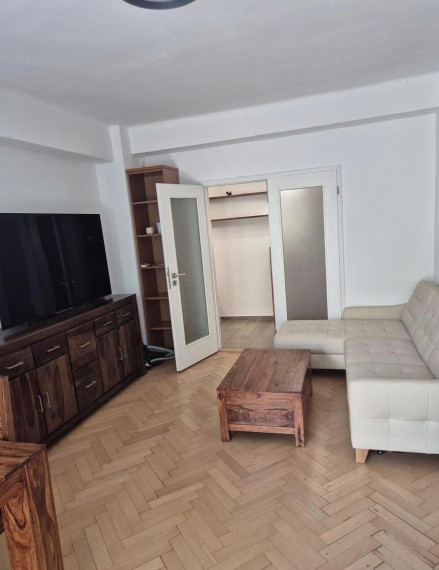 Na prenájom priestranný, svetlý a kvalitne zariadený 3-izbový byt - Bratislava I
