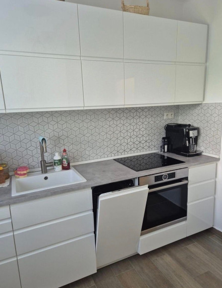 Na prenájom priestranný, svetlý a kvalitne zariadený 3-izbový byt - Bratislava I