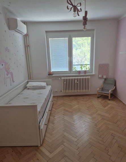Na prenájom priestranný, svetlý a kvalitne zariadený 3-izbový byt - Bratislava I