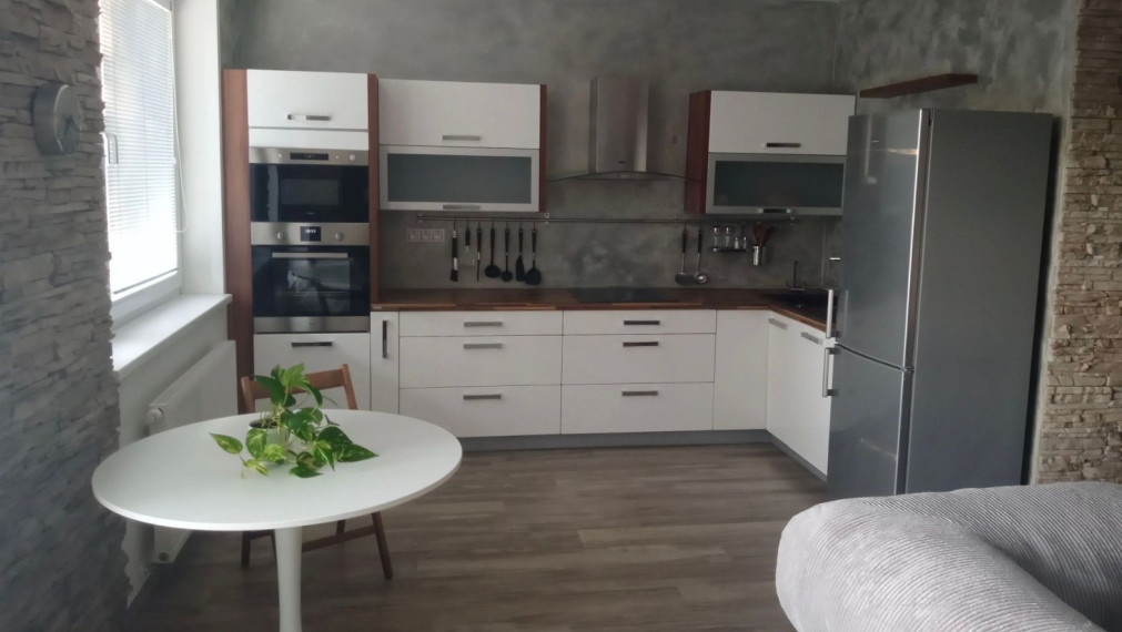 Na prenájom svetlý, kompletne zariadený byt s výmerou 41 m2, Bratislava V TOP