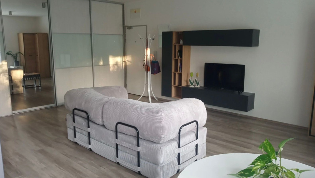 Na prenájom svetlý, kompletne zariadený byt s výmerou 41 m2, Bratislava V TOP
