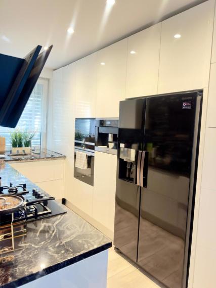 Exkluzívny 3 izbový byt na predaj s terasou ~60 m² a garážou 30 m², Bratislava I TOP