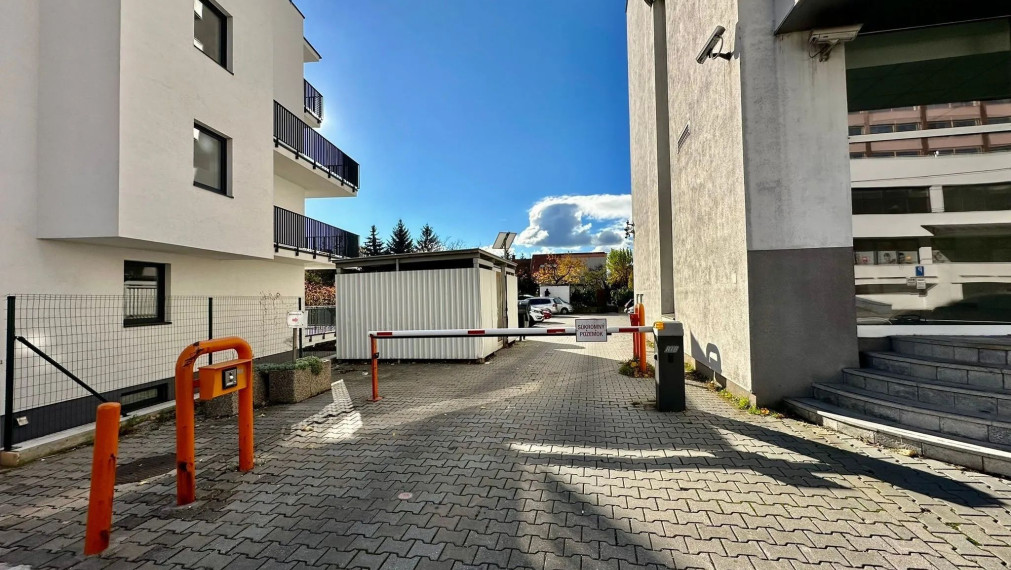 Na prenájom moderný 2-izbový byt s parkovaním – Bratislava, Kramáre TOP