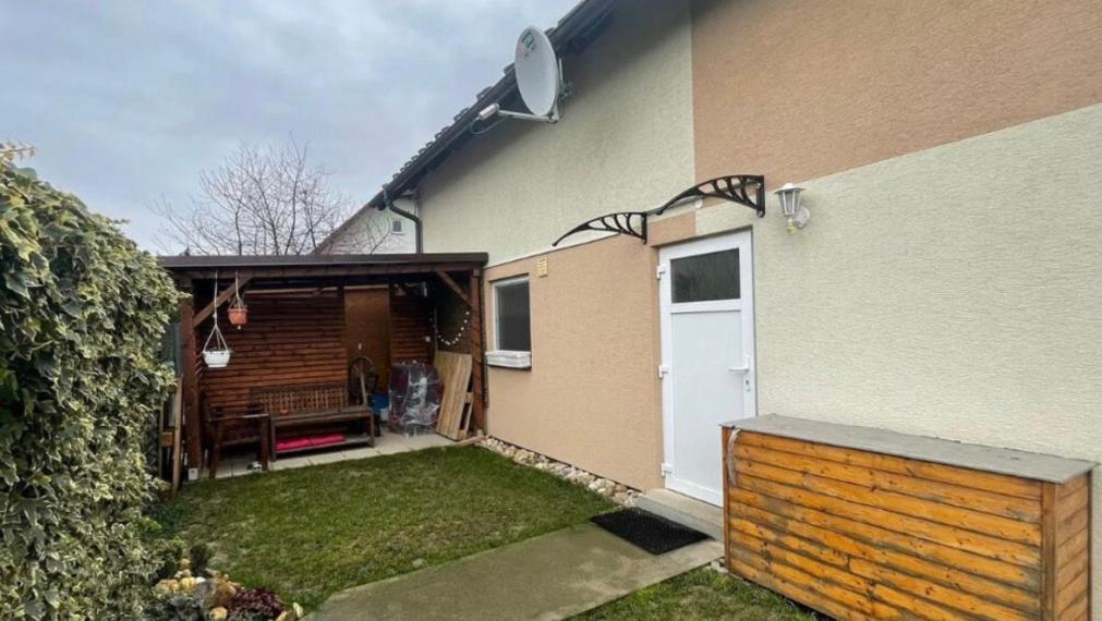 Na prenájom moderný a útulný 2-izbový mezonet s vlastnou záhradou 