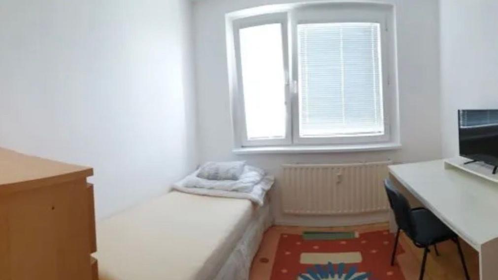  Na predaj 3-izbový byt s loggiou v Petržalke