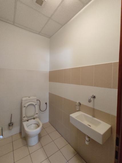 Obchodný/showroom priestor s výkladmi do Bajkalskej ulice, 145m2